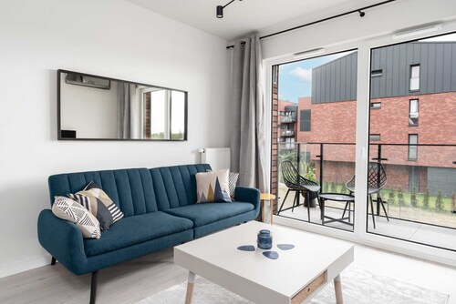Sunny Apartment with Balcony | Parking | Lake View