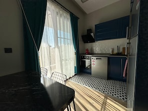 Apartamento de lujo, 2 habitaciones, vistas a la piscina | Cocina privada