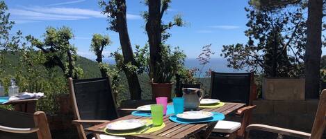 屋外ダイニングエリア