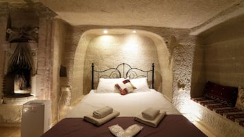 Cave Suite | Minibar, blackout curtains, iron/ironing board (on request), free WiFi