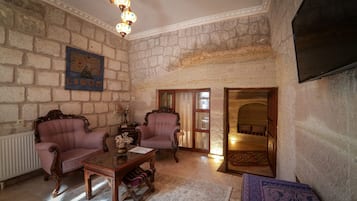 Cave Suite | Living area | 63-cm flat-screen TV with cable channels, TV