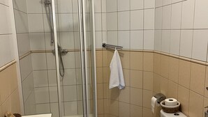基础双床房 | 浴室