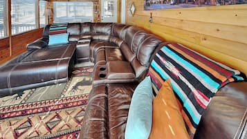 Studio (2 Bedrooms) | Property amenity