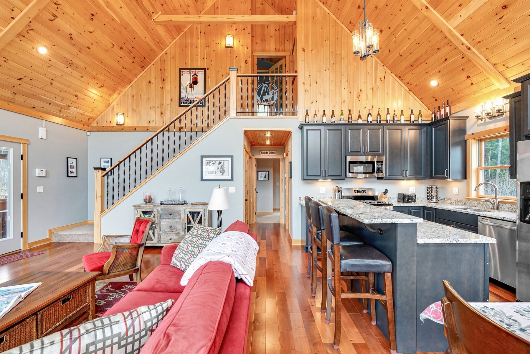 Oak Ridge Lodge- with Hot Tub and Mountain Views