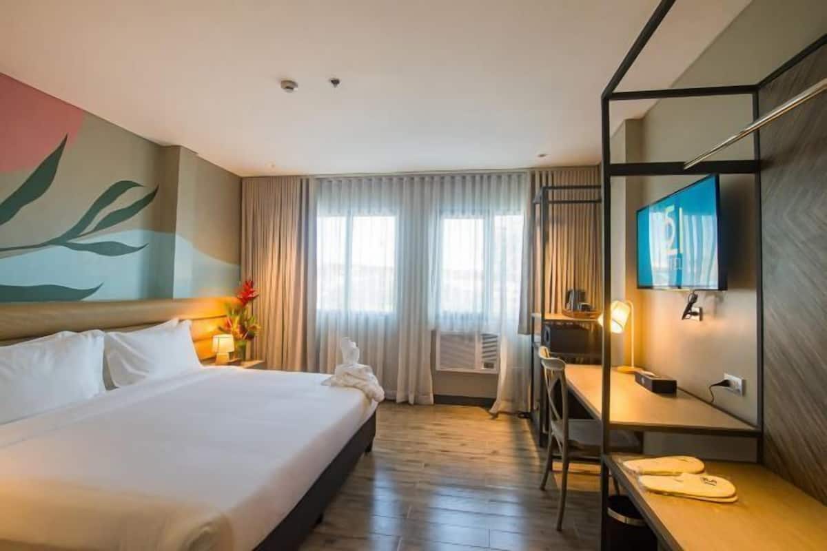 Premium bedding, minibar, in-room safe, laptop workspace