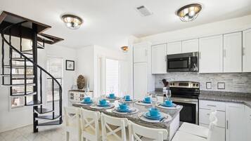 House (3 Bedrooms) | Property amenity