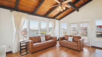 House (3 Bedrooms) | Property amenity