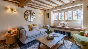 TV, fireplace, stereo - Stone Cottage, Stanton near Broadway, Cotswolds - Romantic Retreat (Stanton)