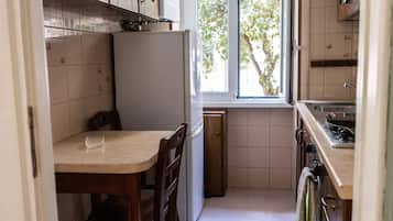 Departamento básico | Cocina privada | Refrigerador con congelador, horno, lavavajillas y cafetera de espresso