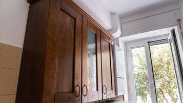 Departamento básico | Cocina privada | Refrigerador con congelador, horno, lavavajillas y cafetera de espresso