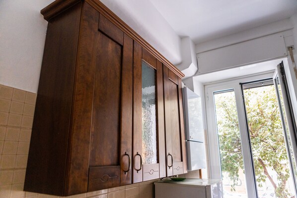 Basic-Apartment | Eigene Küche | Großer Kühlschrank, Ofen, Geschirrspüler, Espressomaschine