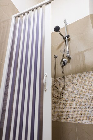 Bathroom - Alexander Vatican House (Rome)