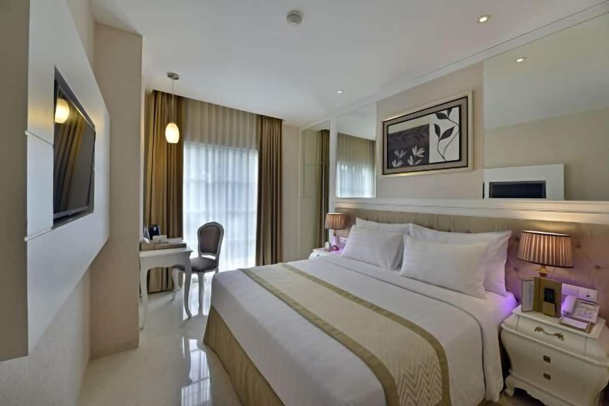 Premium bedding, desk, iron/ironing board (on request), WiFi (free)