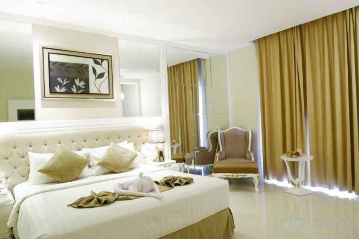 Premium bedding, desk, iron/ironing board (on request), WiFi (free)