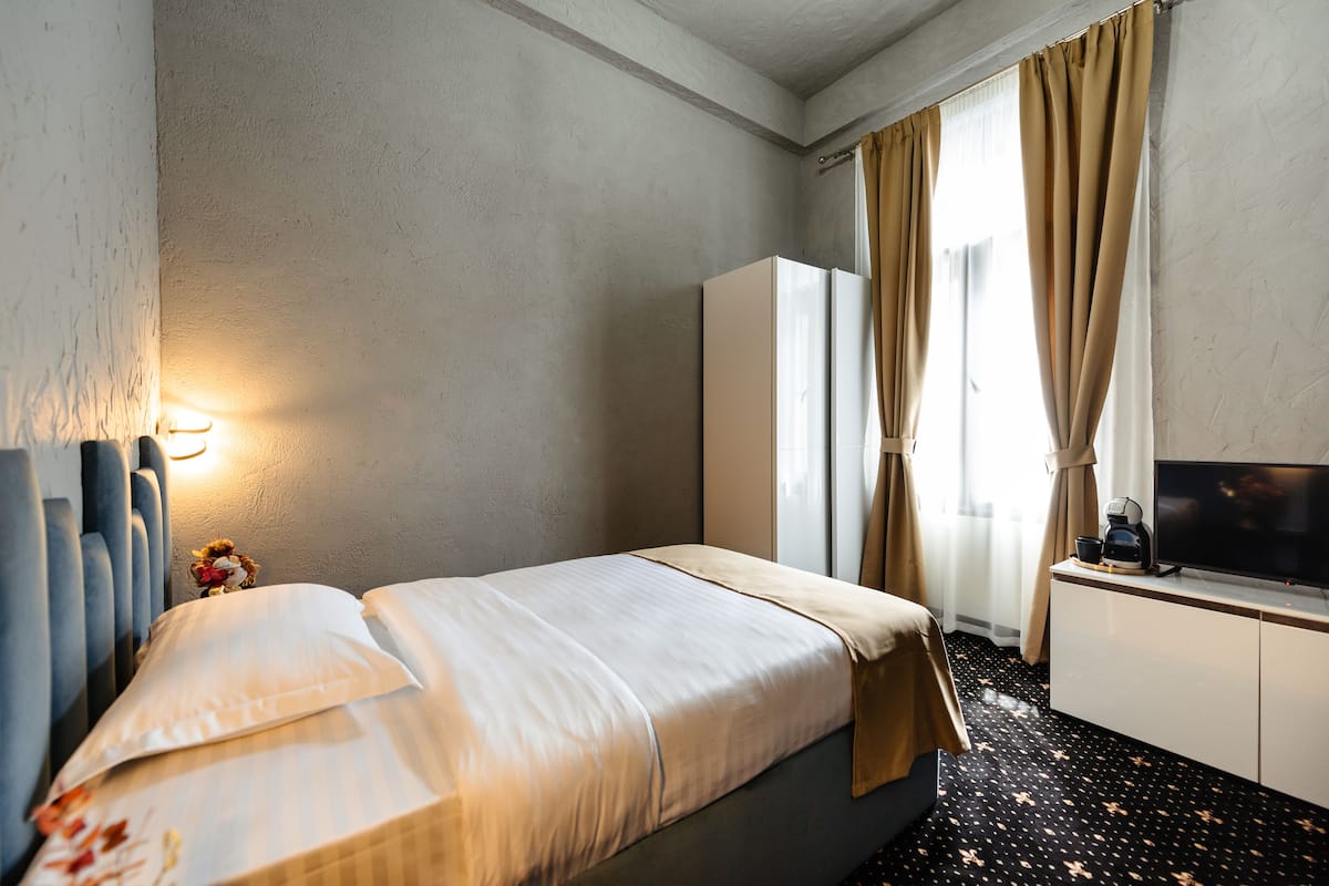 Single Room | 1 bedroom, desk, blackout drapes, soundproofing