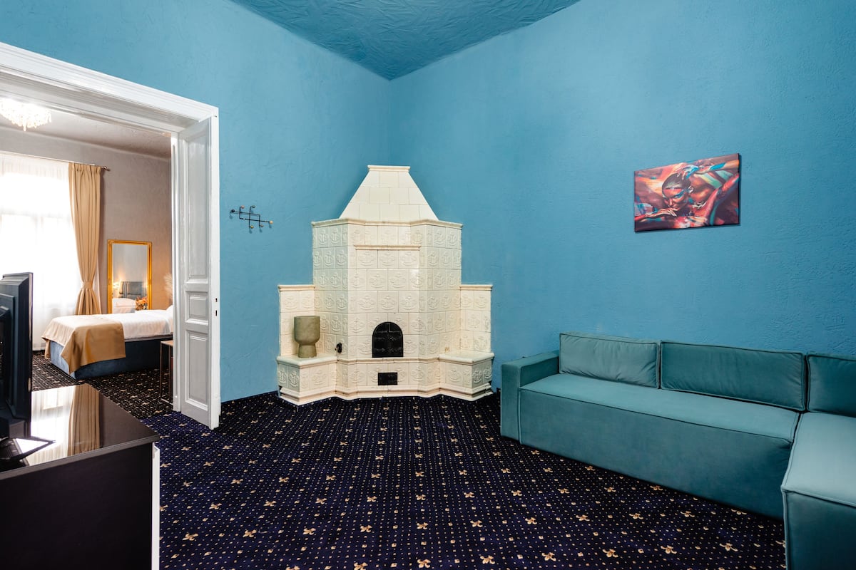 Deluxe Suite | 1 bedroom, desk, blackout drapes, soundproofing