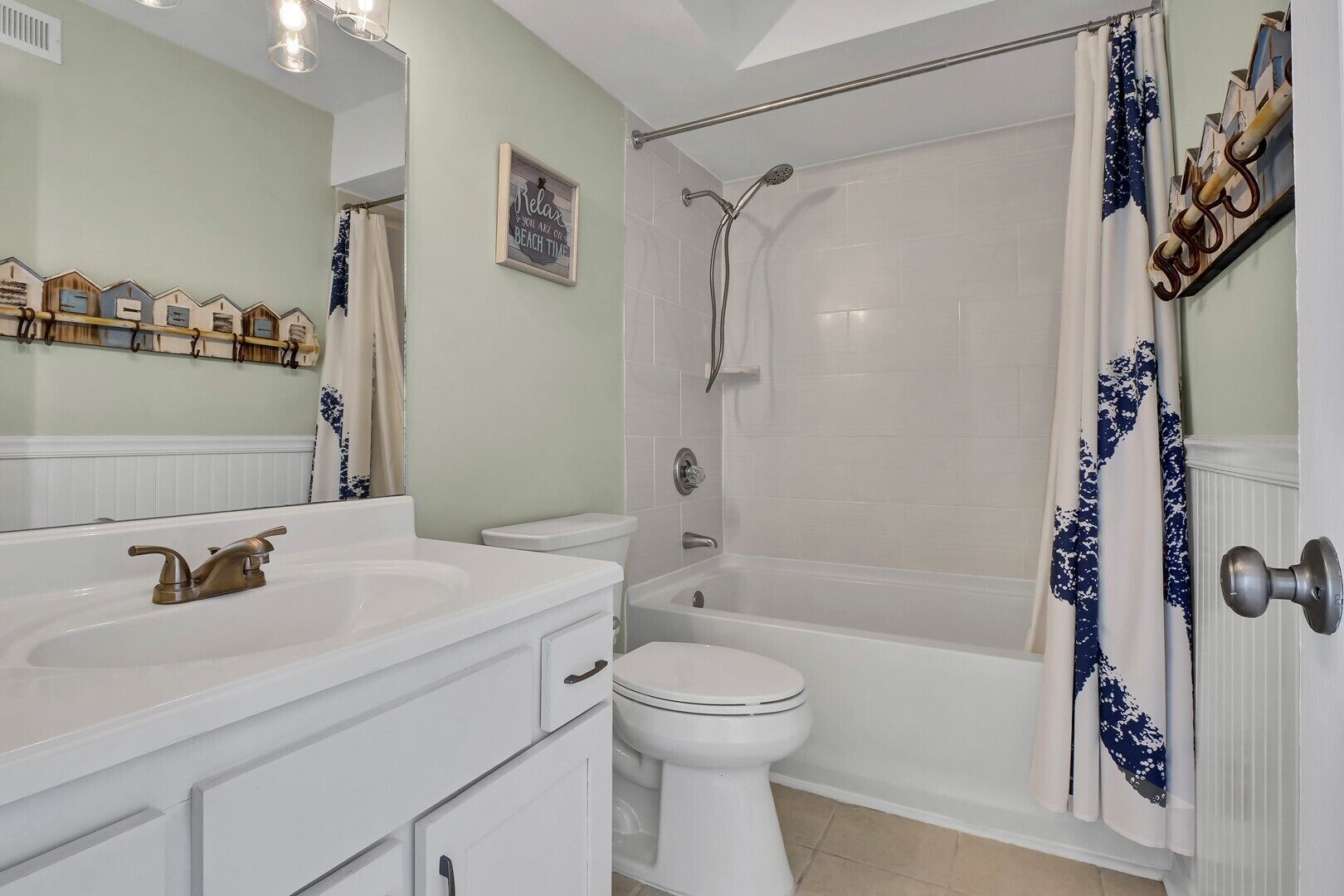 Adorable one bedroom oceanfront condo