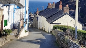 Front of property - The Ship Inn  (Truro)