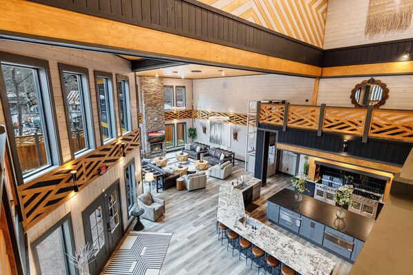 المنشأة من الداخل