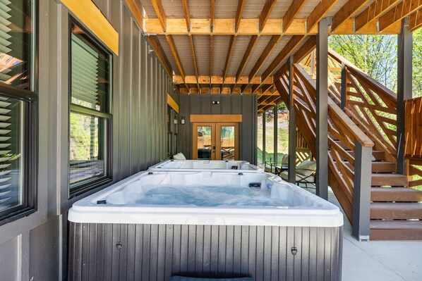 Outdoor spa tub
