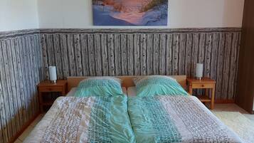 1 slaapkamer, een strijkplank/strijkijzer, reisbedje, gratis wifi