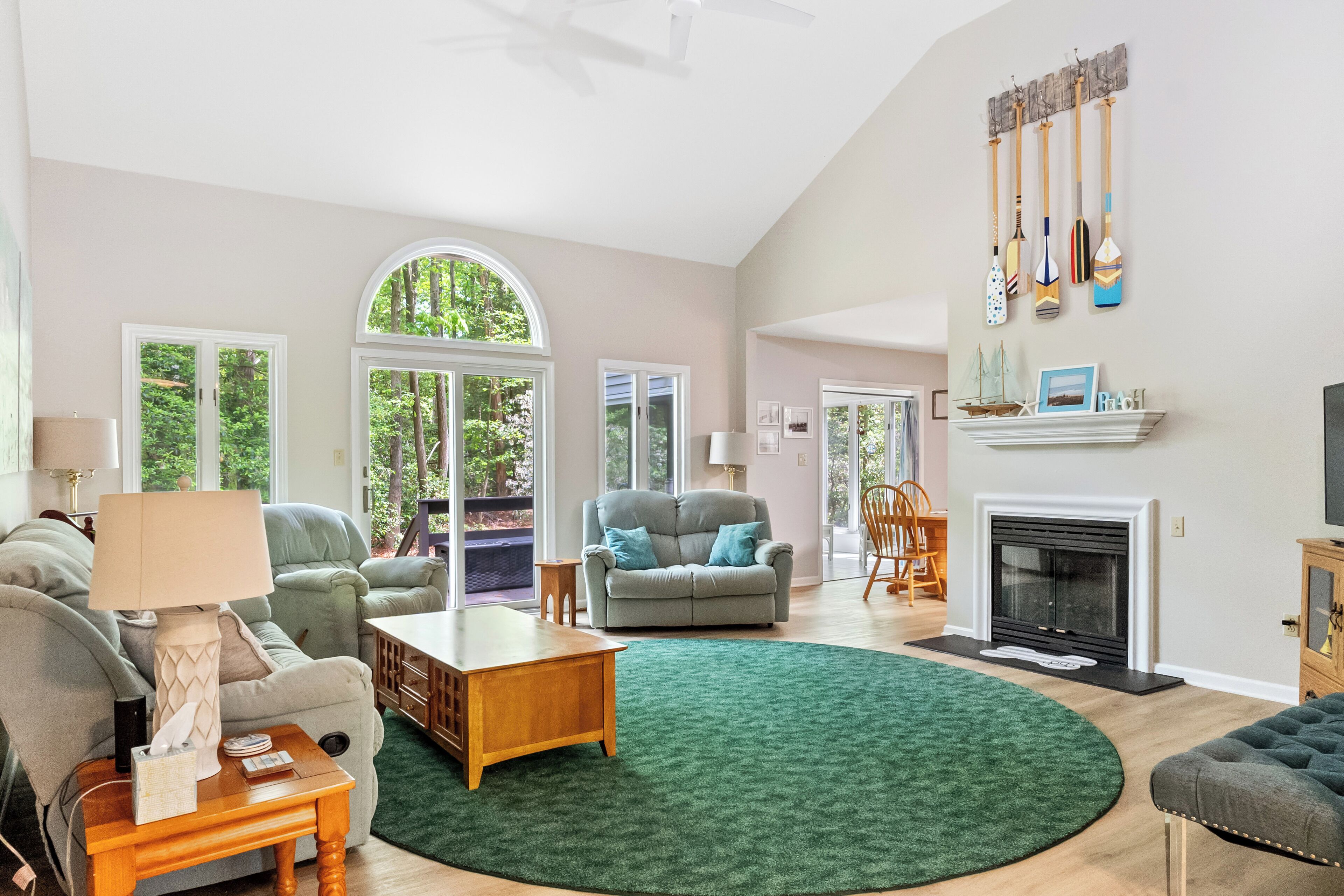 Smart TV, fireplace