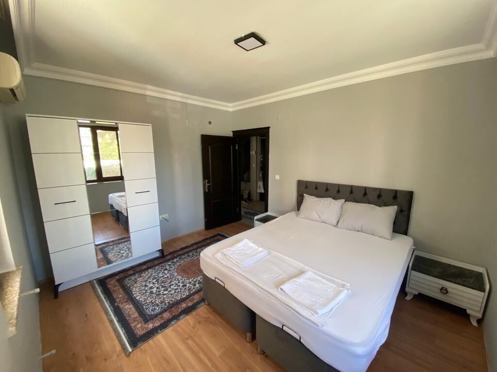 House | 3 bedrooms, premium bedding, blackout curtains, soundproofing