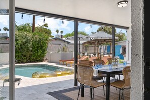 Outdoor dining - Old Town Scottsdale Game House! Pool, HotTub, Golf
 (Scottsdale)