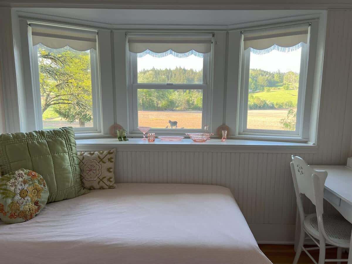 5 habitaciones, tabla de planchar con plancha y cuna de viaje 