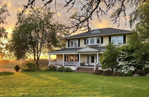 Barn Owl Hill Farm 1911 farm home w vineyard view