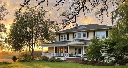 Barn Owl Hill Farm 1911 farm home w vineyard view