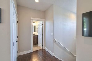 Interior - The Perch - Eola Hills Pet Friendly w Hot tub (Amity)