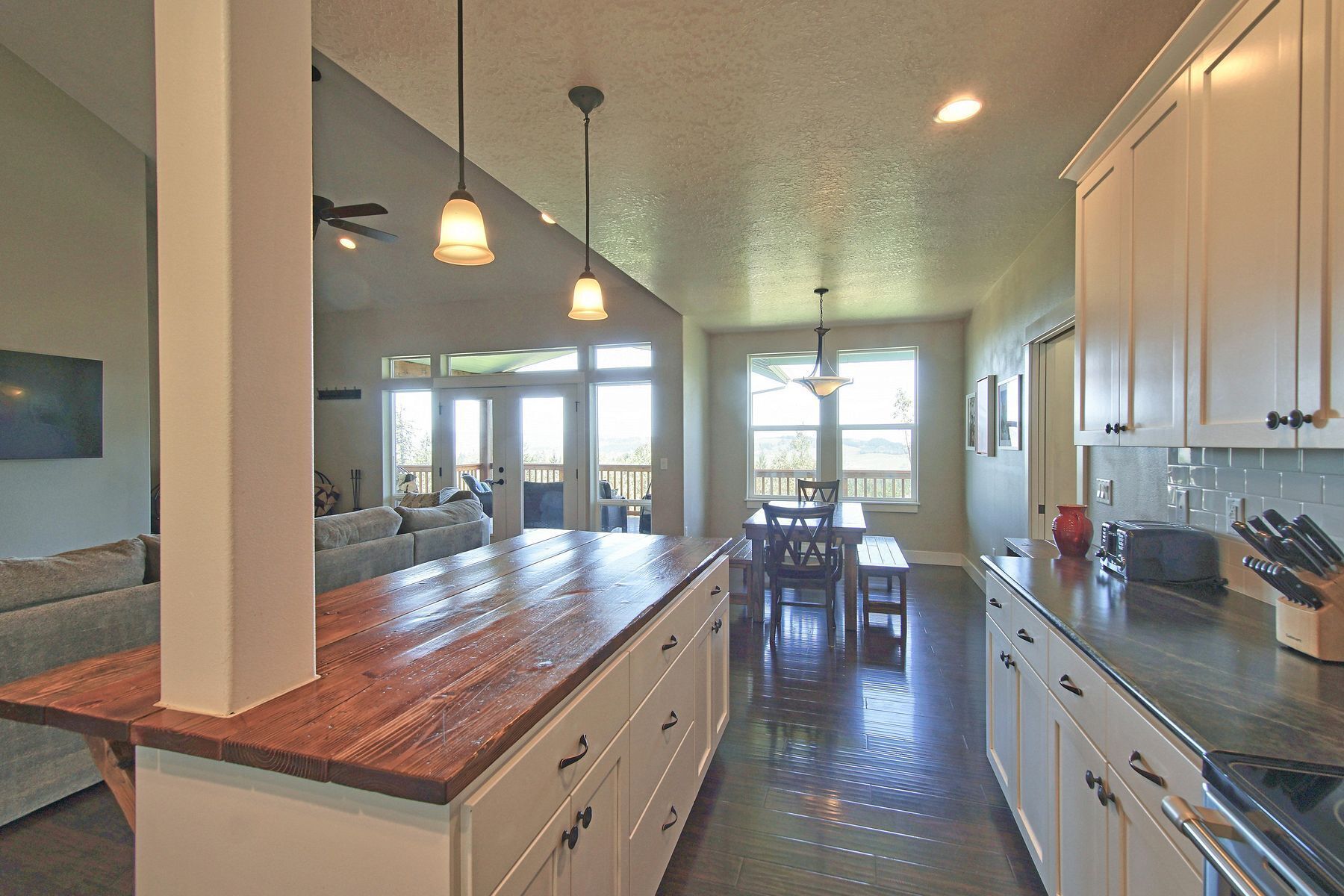 Sweeping Views | Close to Vineyards