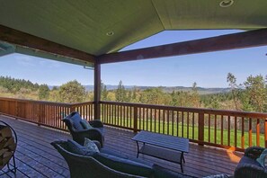 Property grounds - The Perch - Eola Hills Pet Friendly w Hot tub (Amity)