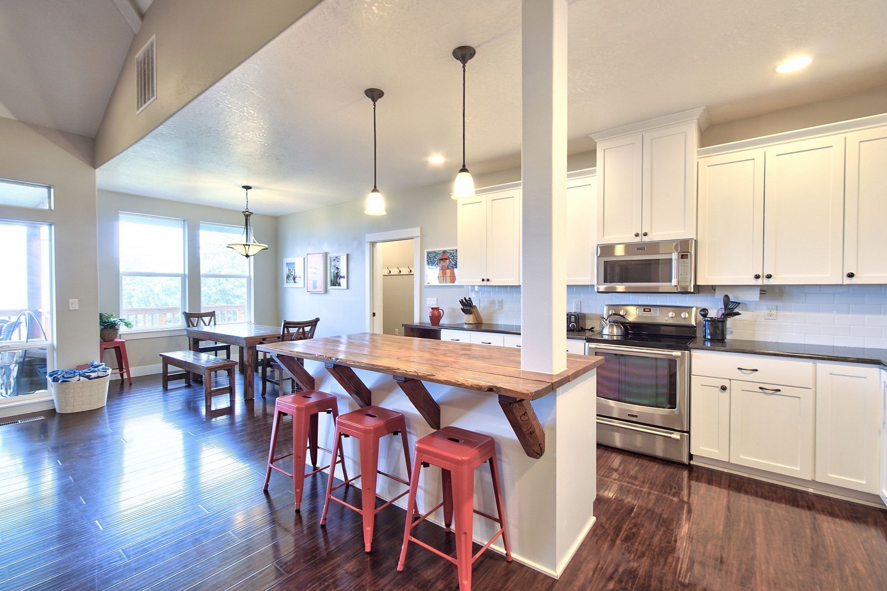 Sweeping Views | Close to Vineyards