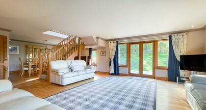 Oakwoods House - a house that sleeps 10 guests in 4 bedrooms