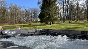 Bain à remous extérieur