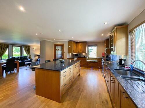 Oakwoods House -  a house that sleeps 10 guests  in 4 bedrooms