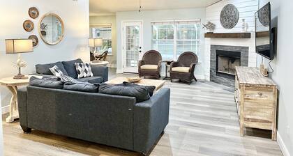 "Bayou Breeze"cPrivate Pool (Heated) Gorgeous Home! Bikes, Game room