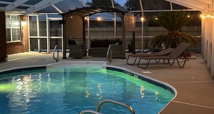 "Bayou Breeze"cPrivate Pool (Heated) Gorgeous Home! Bikes, Game room