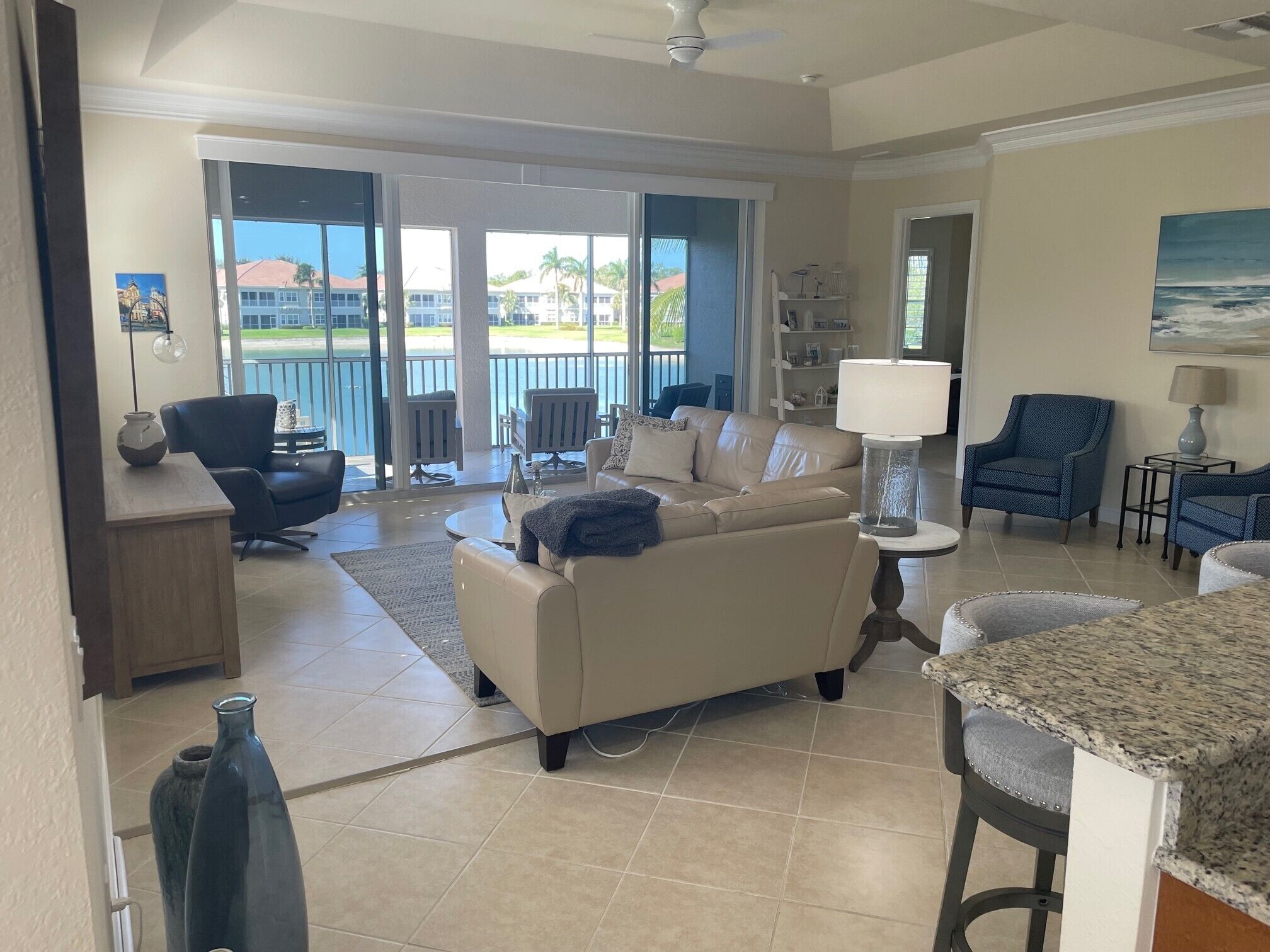 Spacious 4 bedroom coach home centrally located to Naples beaches & restaurants