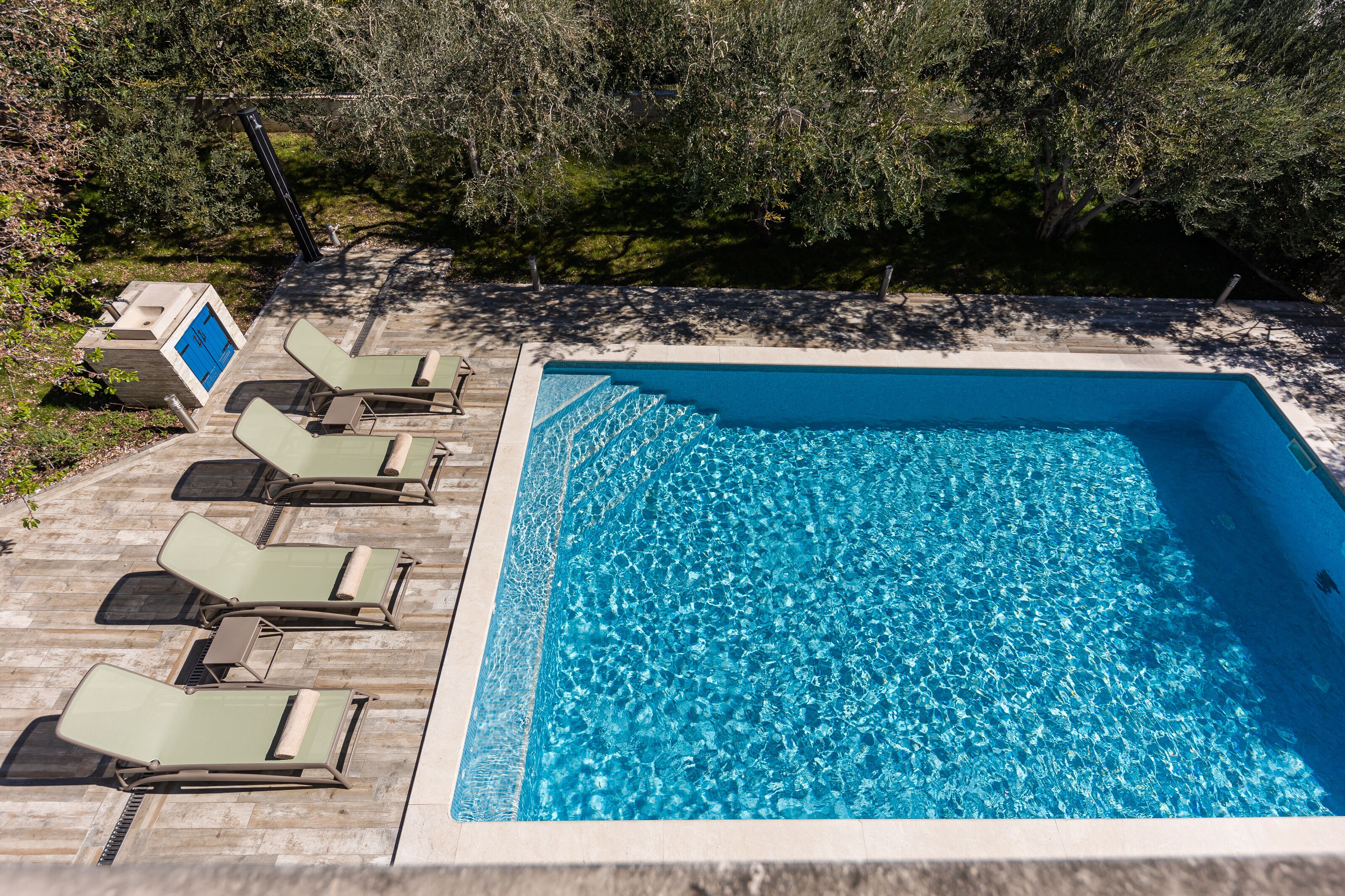 季节性开放的室外游泳池