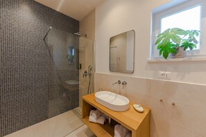 Design Apartment | Bathroom | Towels - The Olive Poolhouse (Split)