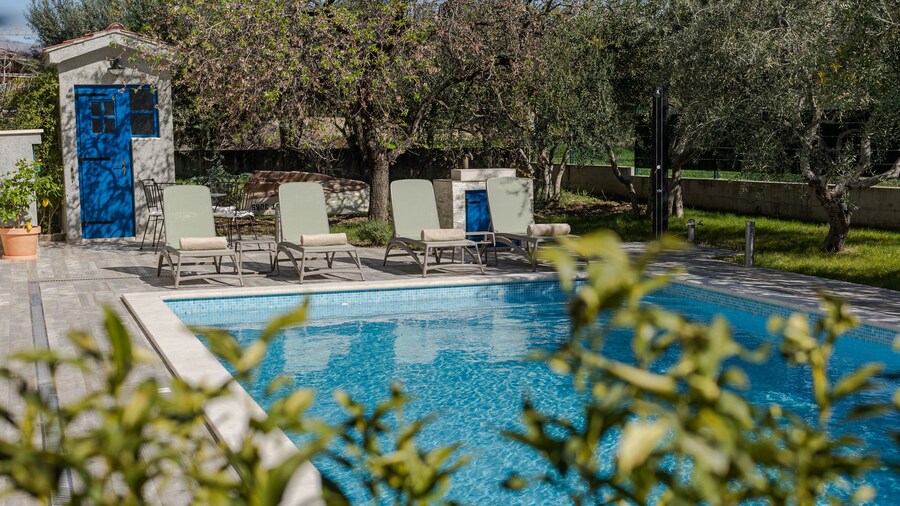 The Olive Poolhouse