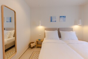 Design Apartment | 2 bedrooms, Egyptian cotton sheets, premium bedding, memory foam beds - The Olive Poolhouse (Split)
