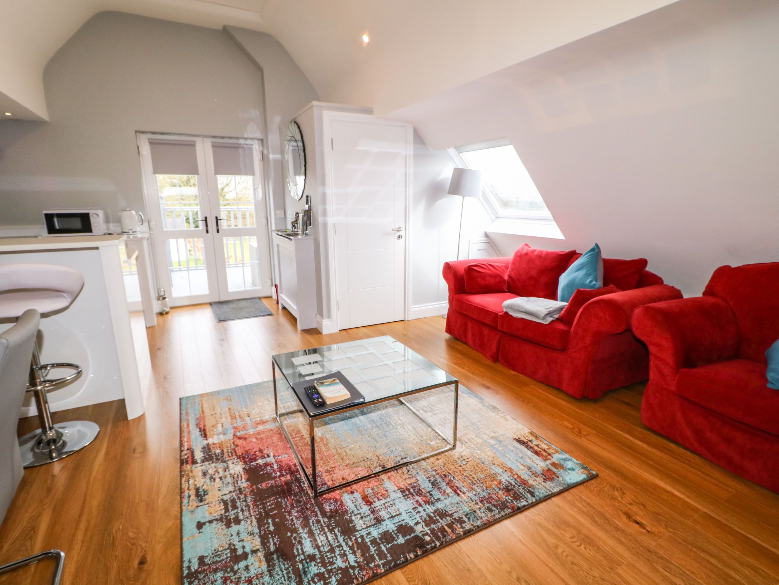 THE HIDEAWAY, character holiday cottage, with hot tub in Moneymore