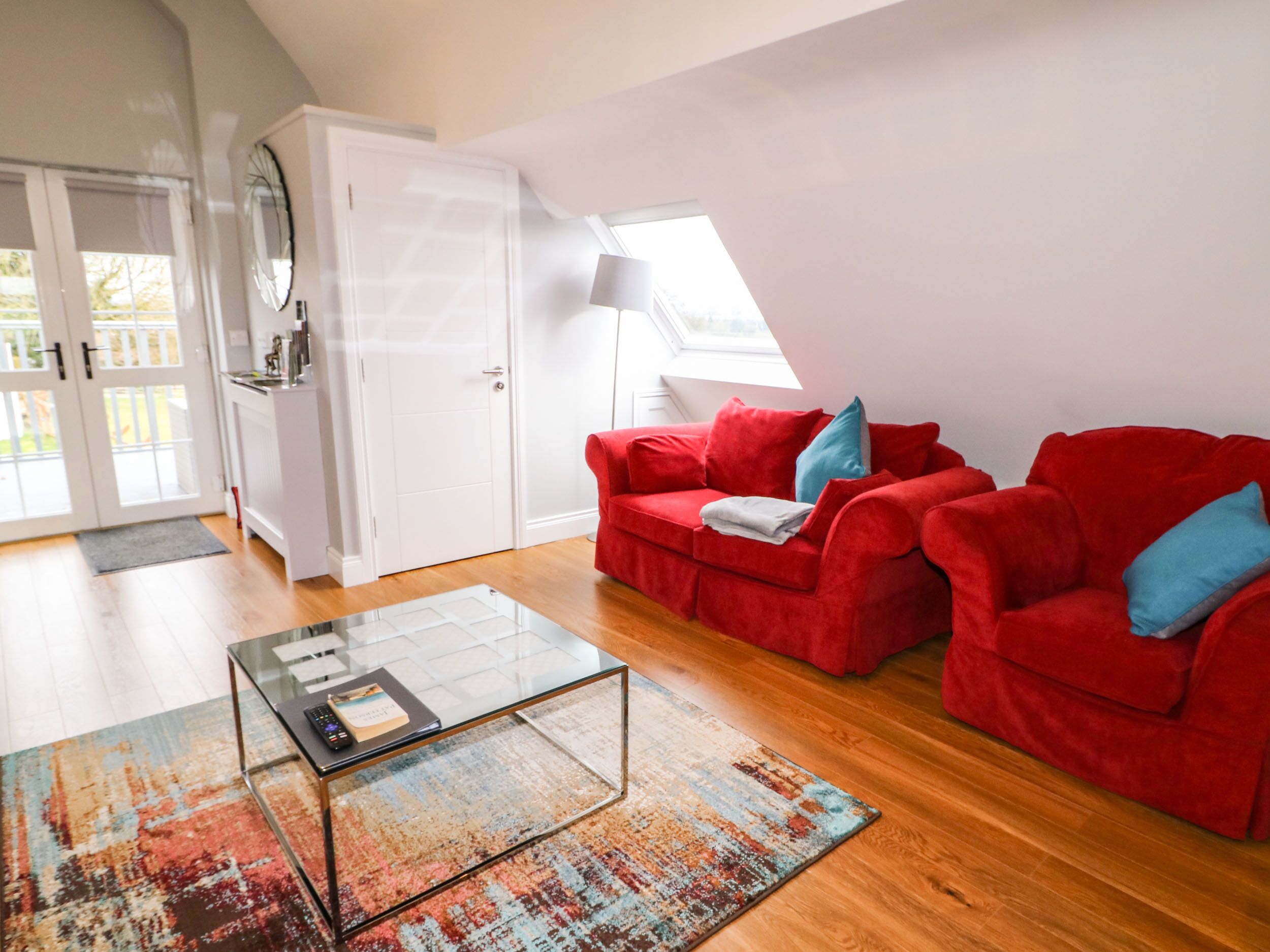 THE HIDEAWAY, character holiday cottage, with hot tub in Moneymore