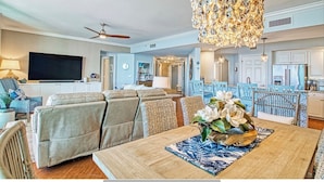 Smart TV - Luxury Condo with stunning water views (Fort Myers)