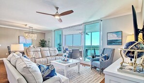 Smart TV - Luxury Condo with stunning water views (Fort Myers)