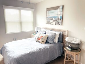 5 bedrooms, desk, iron/ironing board, travel cot